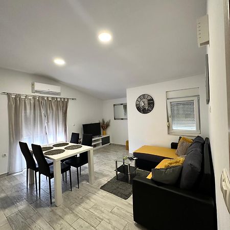 Apartman Nela Apartman Kaštel Sućurac Kültér fotó